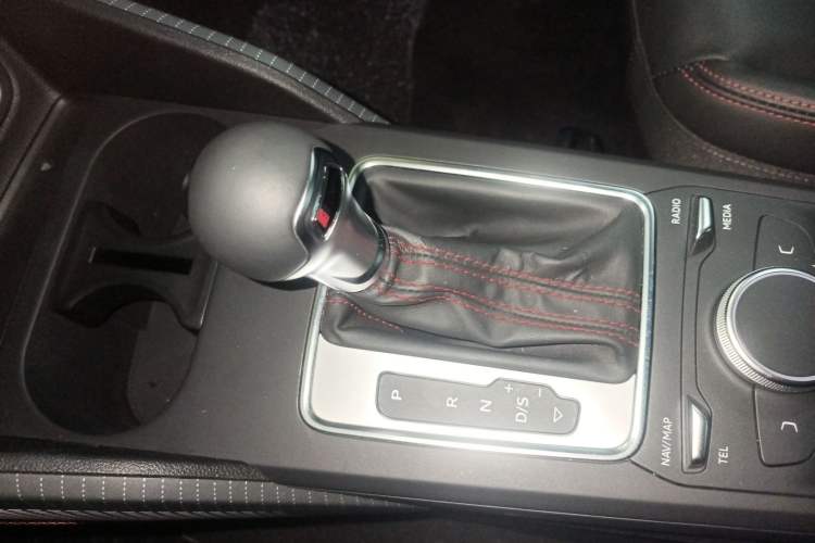Used Audi Q2L 2024 35TFSI Ambition Dynamic Edition Gear Lever