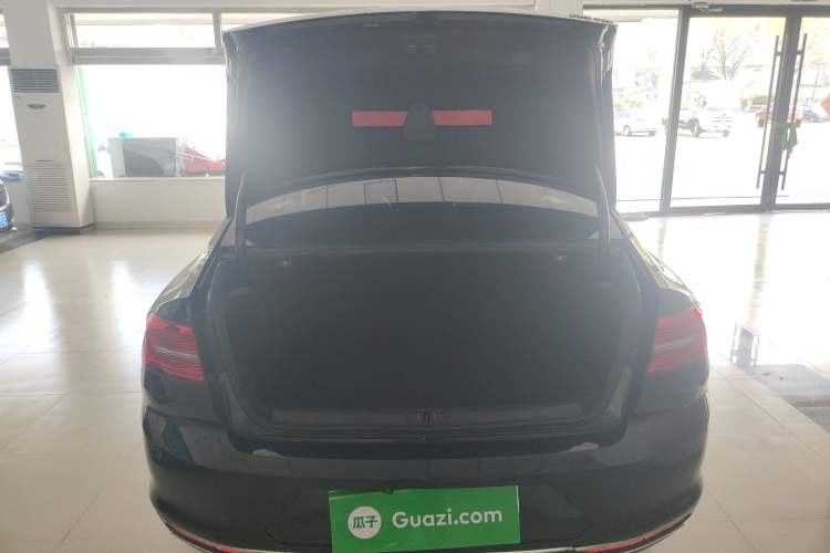 Used Volkswagen Magotan 2017 330TSI DSG Luxury Model Trunk