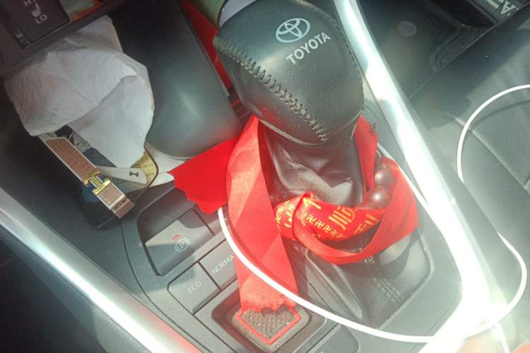 Used Toyota RAV4 2023 Dual-Engine 2.5L E-CVT Two-Wheel Drive Elite Plus Edition Gear Lever