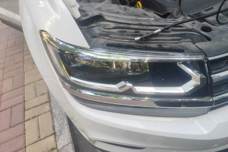 Used Volkswagen Tharu 2020 Revised Version 330TSI Four-Wheel Drive Flagship Edition China VI Right Front Headlight