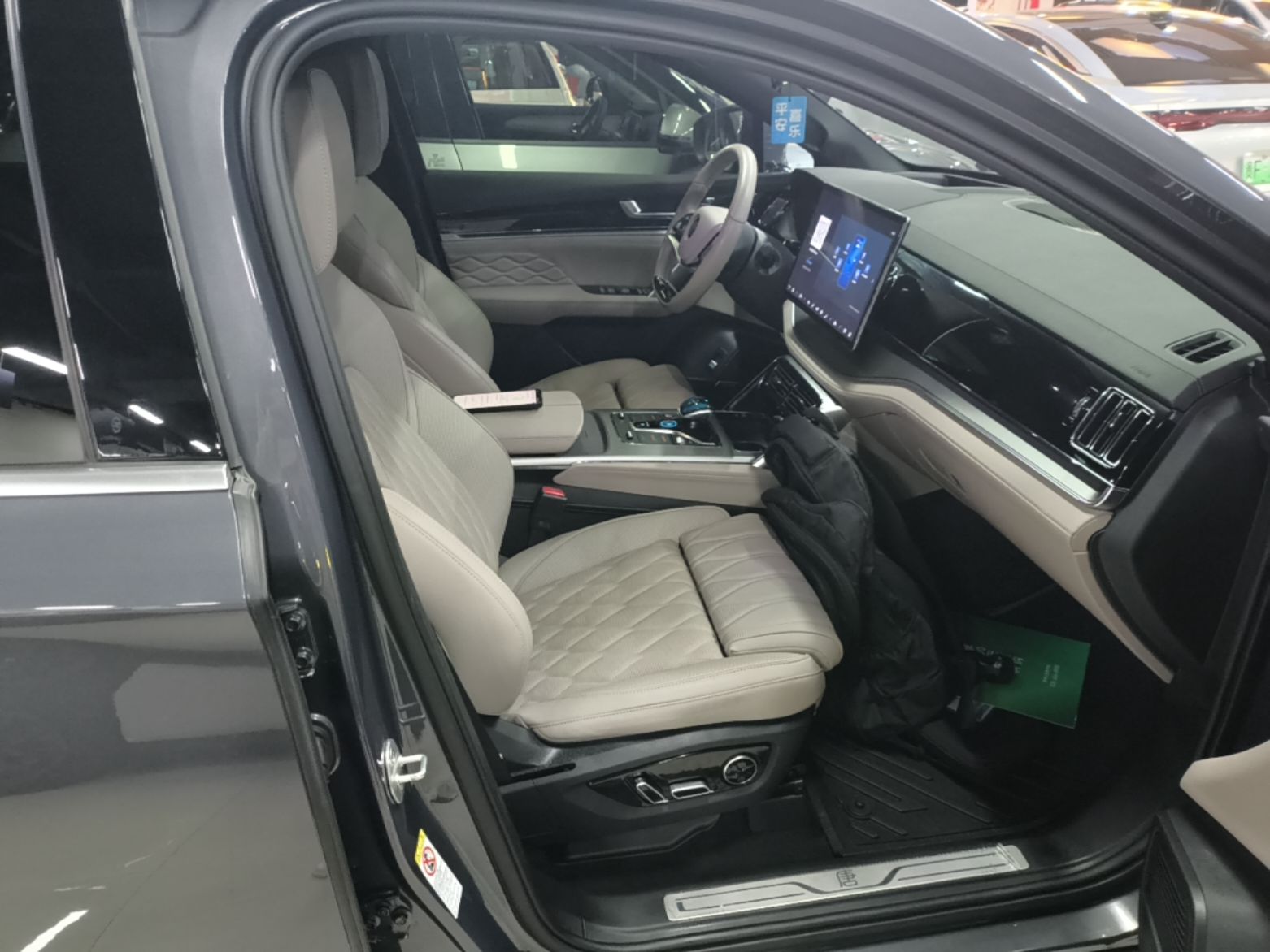 BYD Tang New Energy 2024 EV Glory Edition 600KM Premium Model — снимка 19