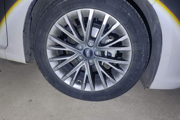 Used Bestune B70 2022 Third Generation 1.5T Automatic Premium Edition Right Front Wheel Hub