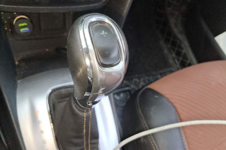 Used Buick Encore 2013 1.4T Automatic Two-Wheel Drive Leading Model Gear Lever