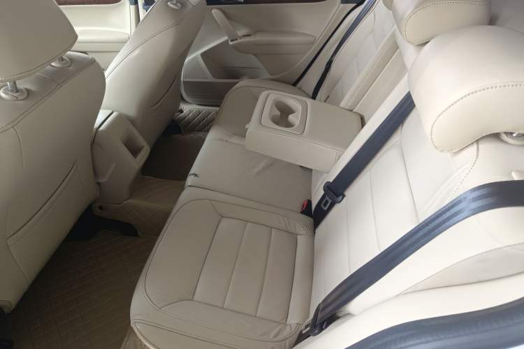 Used Volkswagen Lavida 2013 Restyled Classic 1.6L Manual Comfort Edition