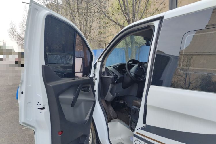 Used Ford Transit 2020 2.0T Gasoline Automatic Multi-Function Commercial Vehicle Mid-axle Low-roof Design with Dual Rear Doors Meeting China VI Emission Standards