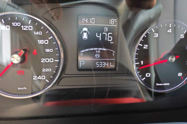 Used Roewe RX5 2016 20T Two-Wheel Drive Automatic Internet Smart Edition Odometer Close Up