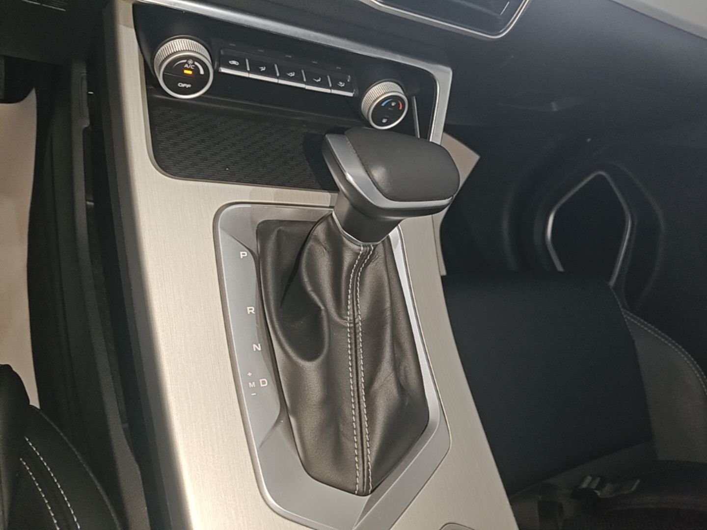 Geely Auto Coolray 2025 1.5L CVT Super Edition — снимка 16