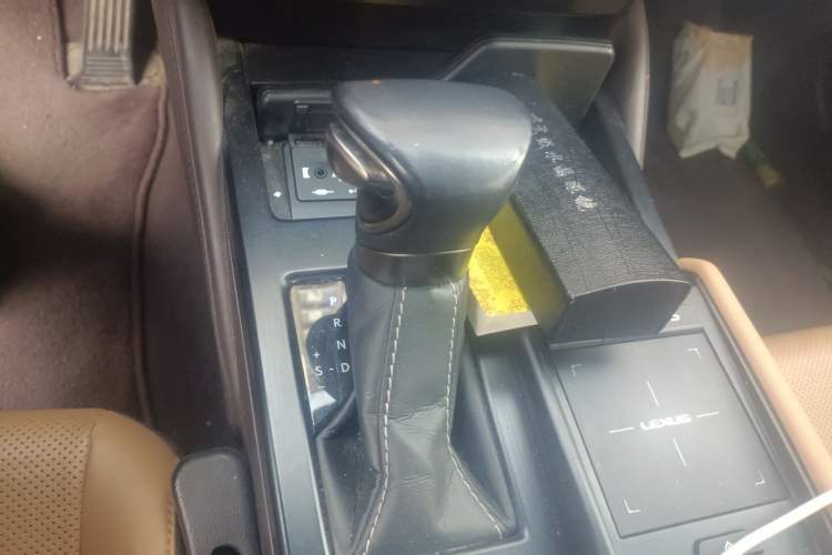 Used Lexus ES 2020 300h Deluxe Edition