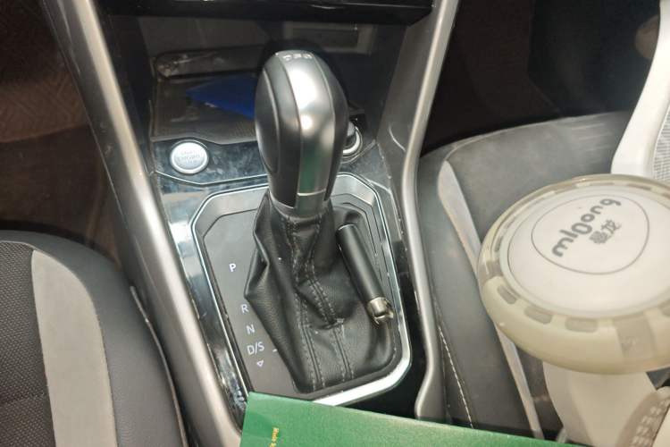 Used Volkswagen T-ROC 2022 280TSI DSG Two-Wheel Drive Elite PLUS Gear Lever