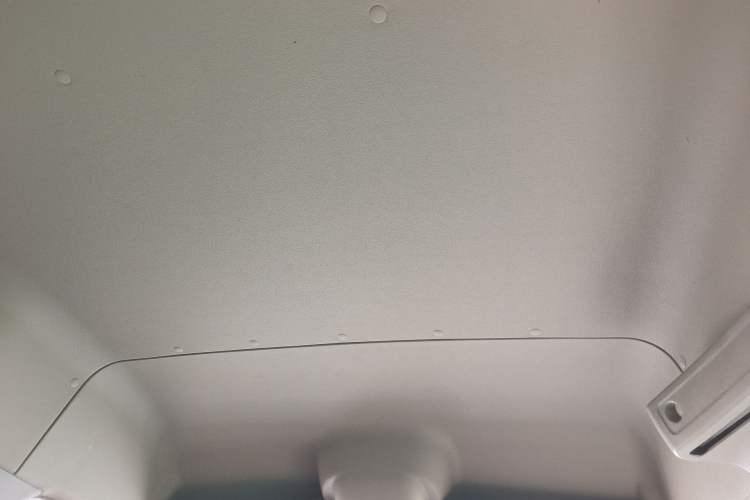 Used SAIC MAXUS Xintu V80 2019 2.5T Classic Edition 6-Speed Manual – Aoyuntong Modified Version Short Wheelbase Mid-Height Roof 5/6 Seats Headliner