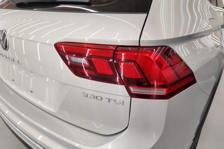 Used Volkswagen Tiguan L 2021 330TSI Automatic Two-Wheel Drive R-Line Enhanced Edition Exterior 3