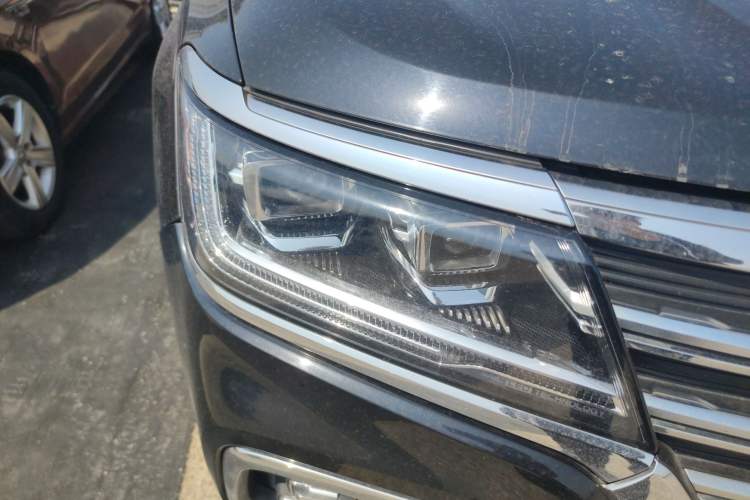 Used Roewe RX8 2019 30T Smart Connectivity Two-Wheel Drive Supreme Flagship Edition Right Front Headlight