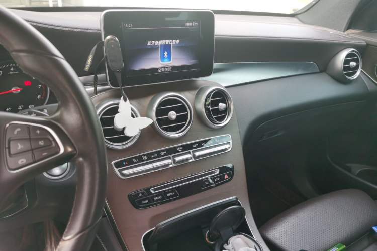 Used Mercedes-Benz GLC 2018 GLC 300 4MATIC Sport Edition Audio And AC Panel