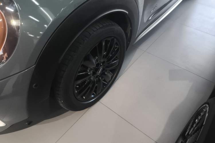 Used MINI Countryman 2022 Revised Version 1.5T COOPER ALL4 Connoisseur Left Front Wheel Hub