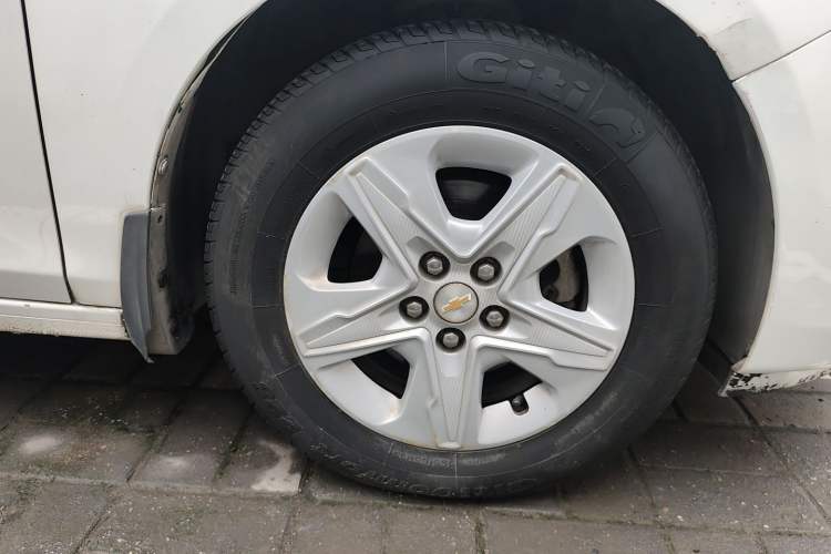 Used Chevrolet Cavalier 2019 320 Automatic Enjoyment with Sunroof Right Front Wheel Hub