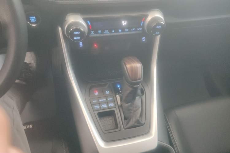 Used Toyota Wildlander 2020 2.0L CVT 4x4 Luxury Edition
