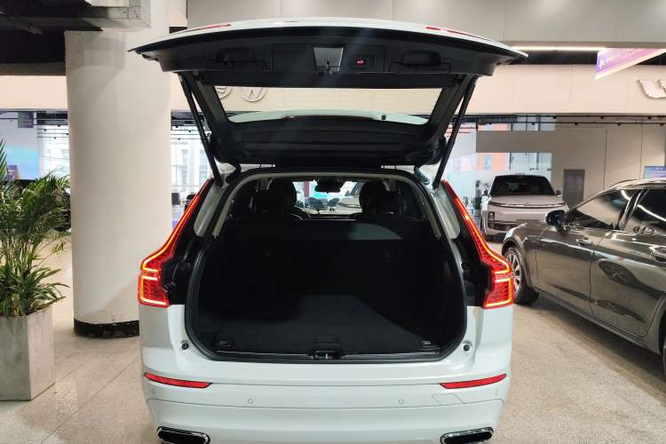 Used Volvo XC60 2019 T5 4x4 Smart Edition China VI Standard