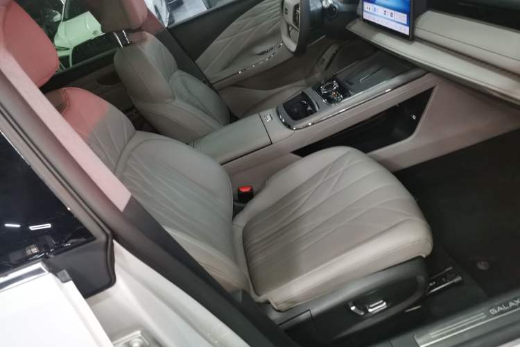 Used Geely Galaxy 8 2025 130km EM-i Flagship Edition Right Front Seat