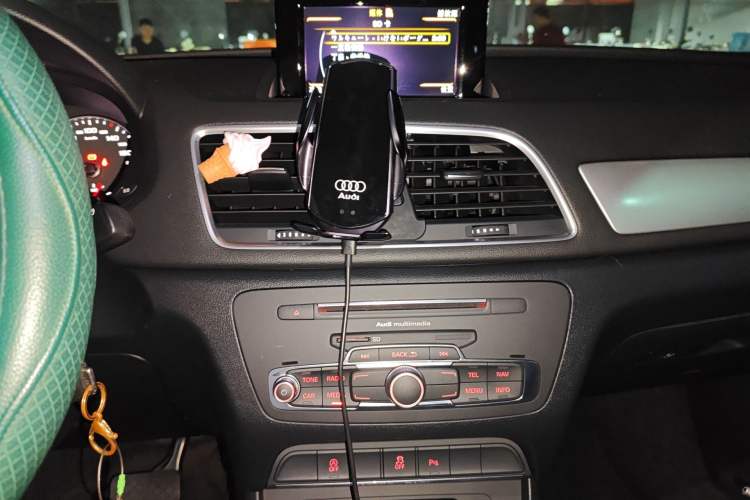 Used Audi Q3 2018 30 TFSI Fashion Edition Collector's Version Audio And AC Panel