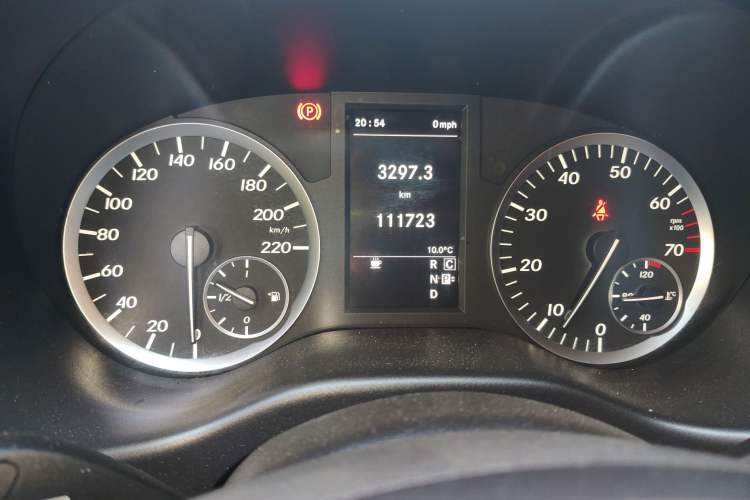 Used Mercedes-Benz Vito 2018 2.0T Elite Version 7 Seats China VI Emission Standard
