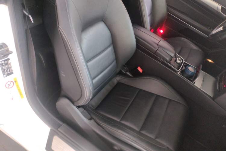 Used Mercedes-Benz E-Class 2014 E 260 Convertible Coupe Right Front Seat