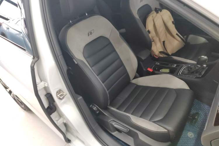 Used Volkswagen Golf 2020 Charming Edition 280TSI DSG R-Line
