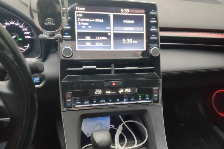 Used Toyota Avalon 2019 2.0L Ambition Edition China VI Audio And AC Panel