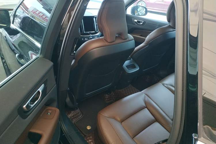 Used Volvo XC60 2024 B5 4x4 Smart Luxury Edition