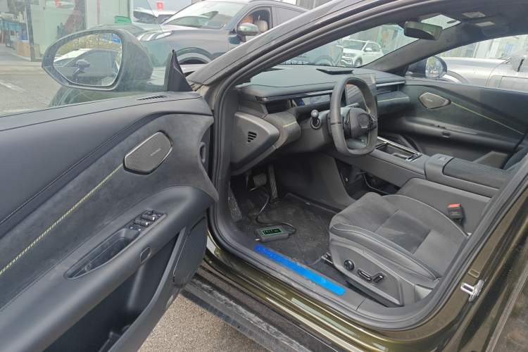 Used Lynk & Co 10 EM-P 2025 Model 240 All-Wheel Drive Ultra—Sport Edition Driver Seat