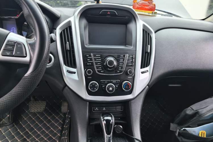 Used JMC Yusheng S350 2014 2.4T Automatic 2WD Diesel Luxury Version with Sunroof 7 Seats Audio And AC Panel