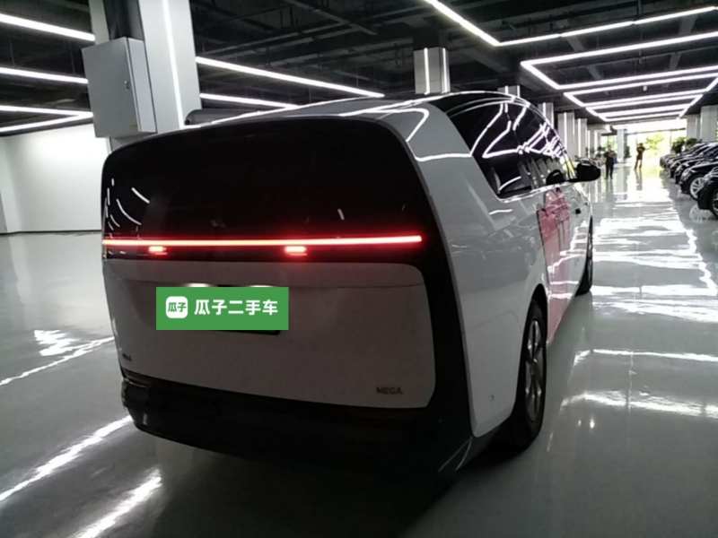 Used Li Auto MEGA 2025 Home Family Special Edition — 5