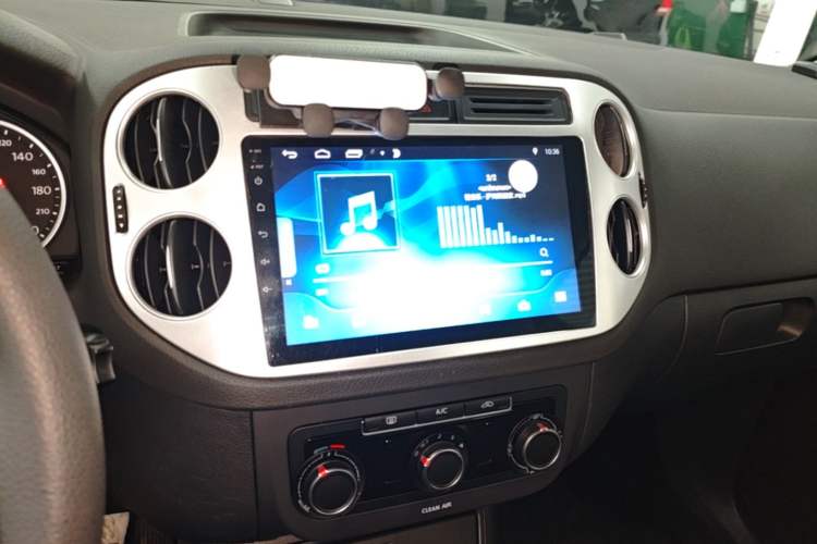 Used Volkswagen Tiguan 2017 300TSI Automatic Two-Wheel Drive Silk Road Luxury Edition Audio And AC Panel