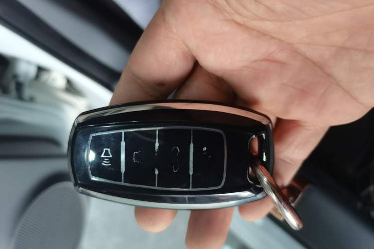 Used ORA White Cat 2020 305 km Luxury Version Vehicle Key