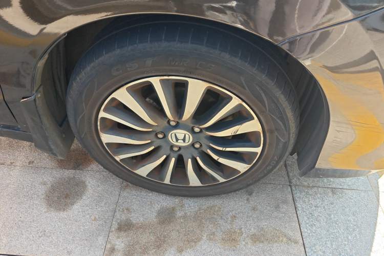 Used Honda Crider 2013 1.8L automatic luxury edition
