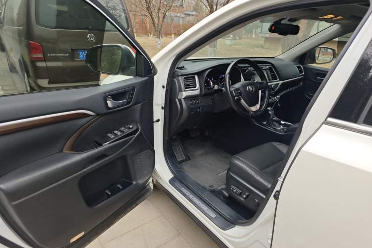 Used Toyota Highlander 2017 2.0T Four-Wheel Drive Ultimate Edition 7 Seats