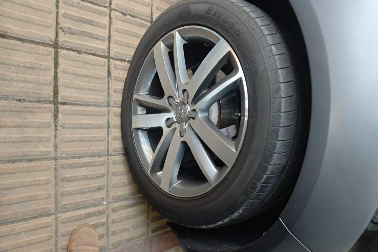 Used Audi Q7 2014 35 TFSI Off-road Model Right Front Wheel Hub