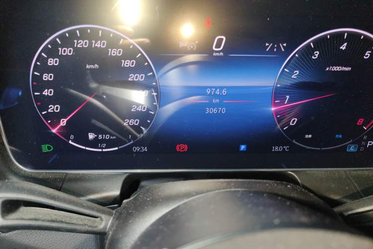 Used Mercedes-Benz GLC 2023 Refreshed GLC 300 L 4MATIC Dynamic Version 7-Seater Odometer Close Up