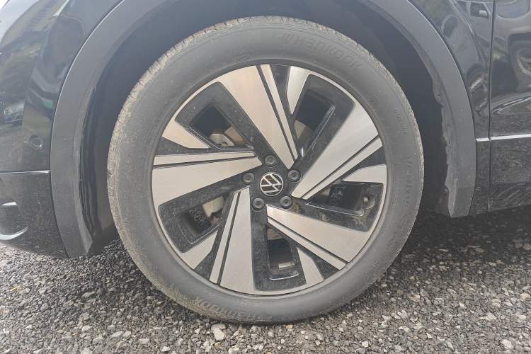 Used Volkswagen Tiguan L 2023 Restyled 330TSI Automatic Two-Wheel Drive R-Line Enhanced Comfort Version Left Front Wheel Hub