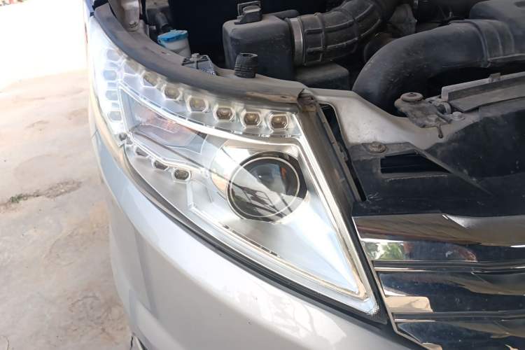 Used JAC Group Refine M5 2016 2.0T Gasoline Automatic Business Edition Right Front Headlight