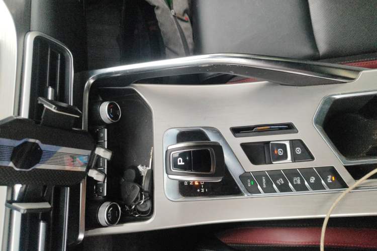 Used Geely Auto Coolray 2019 Sport Model 260T DCT Battle China V Standard
