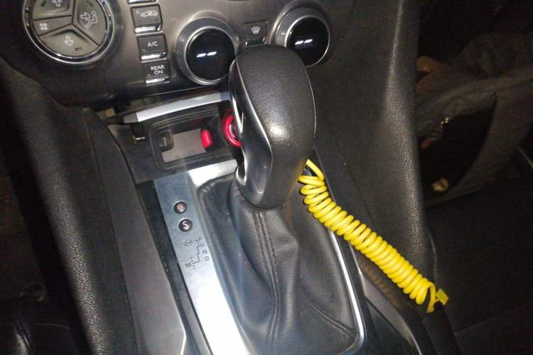 Used DS 5 2015 1.6T Luxury Edition THP160 Gear Lever