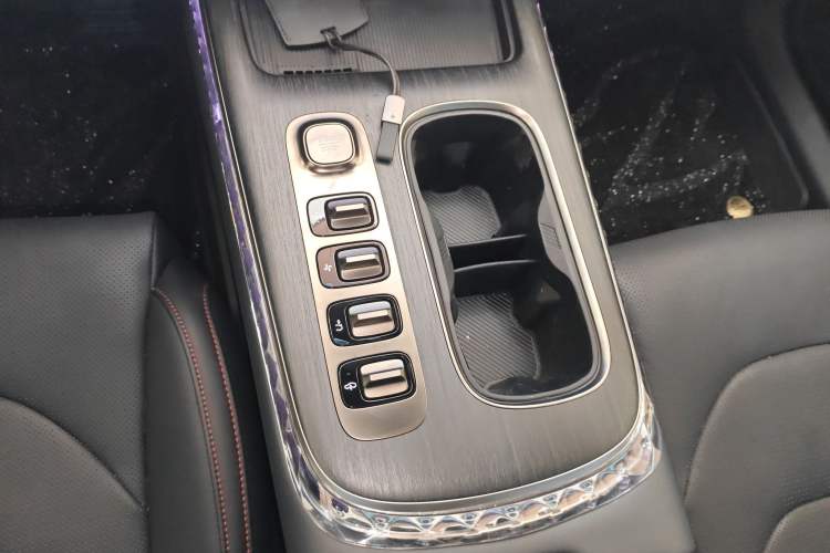 Used Xiaomi Auto SU7 2024 Four-Wheel-Drive Max Founder's Edition Gear Lever