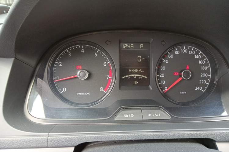 Used Volkswagen Gran Lavida 2013 1.6L Automatic Fashion Model