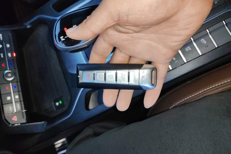 Used Wey VV6 2018 2.0T Two-Wheel-Drive Ultra-Luxury Version China V Standard