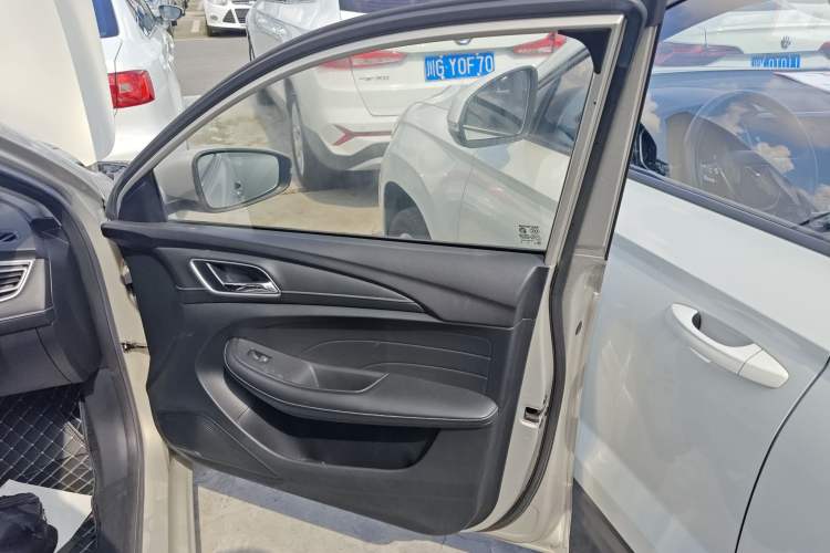 Used Roewe i5 2020 1.5L Automatic 4G Connect Luxury Flagship Edition