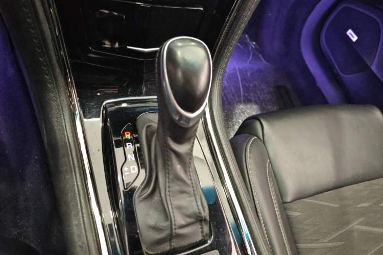 Used Cadillac ATS-L 2017 28T Tech Edition Gear Lever