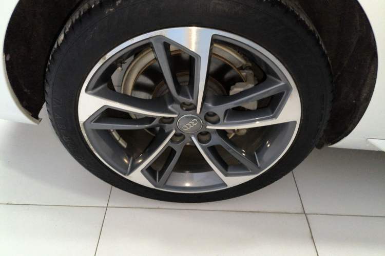 Used Audi A4L 2020 40 TFSI Fashionable and Elegant Model
