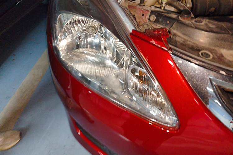 Used Nissan Tiida 2011 1.6L CVT Smart Version Right Front Headlight