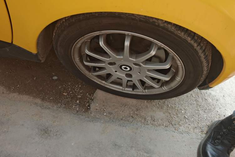 Used smart fortwo 2012 1.0 MHD Hardtop Standard Edition Right Front Wheel Hub