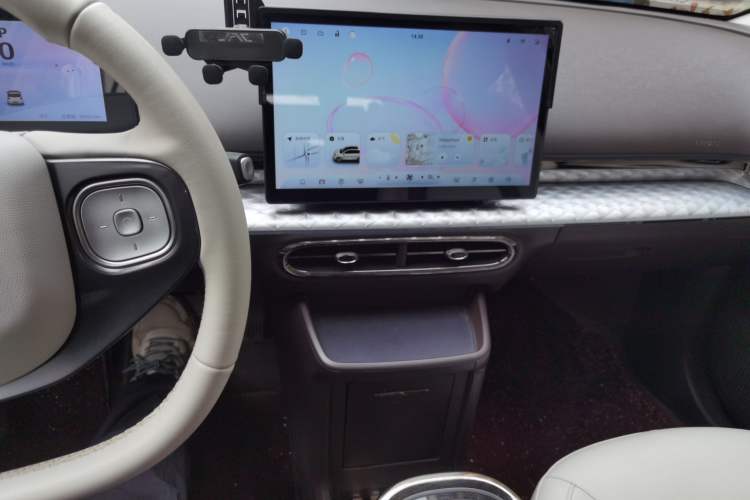 Used JAC Yiwei 3 2024 Zhiai Edition 505km Champion Version Audio And AC Panel